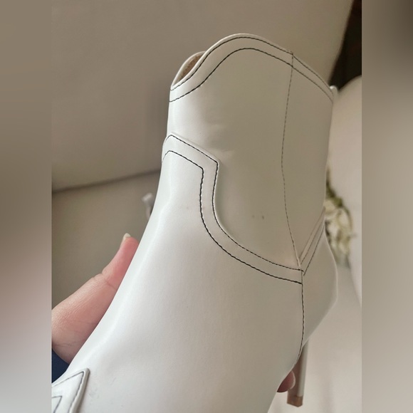 NWT Lulu’s White Boots - Picture 5 of 13